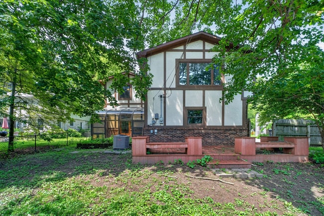 Building Photo - 4 Bedroom Near Butler University!