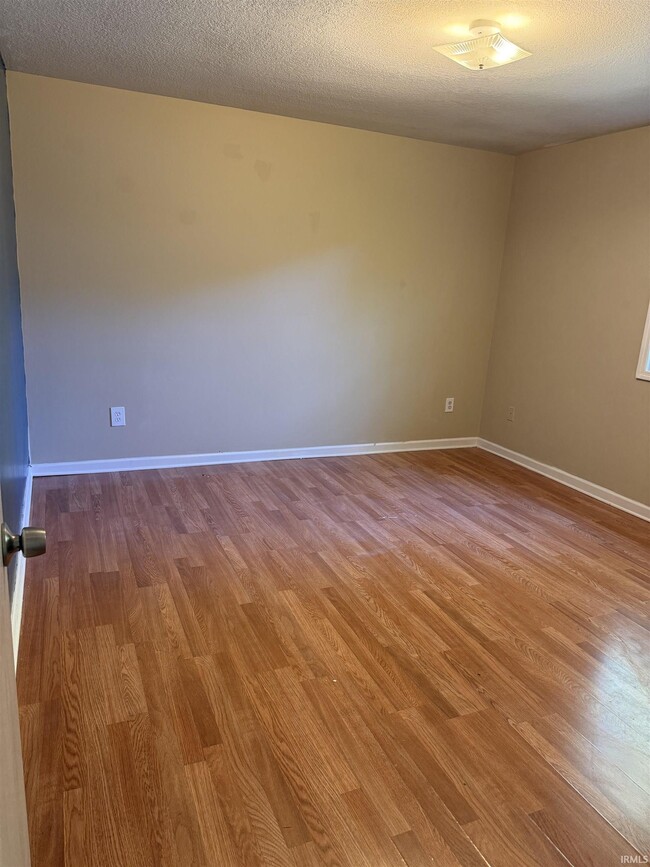 Building Photo - 3333 Kendale Dr
