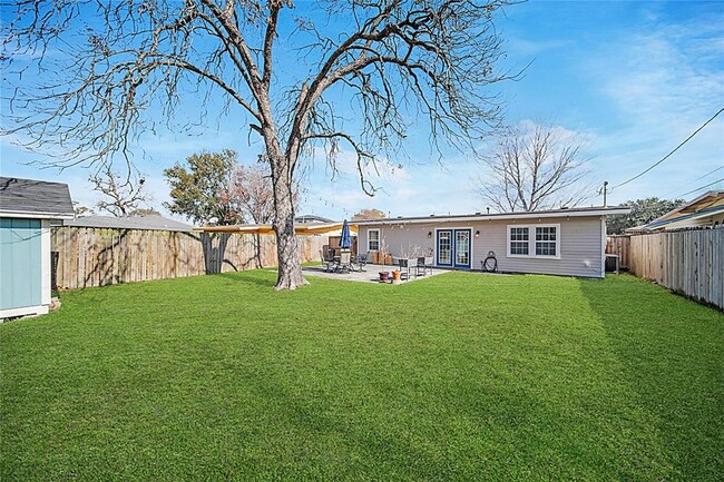 Building Photo - 2319 Roy Cir