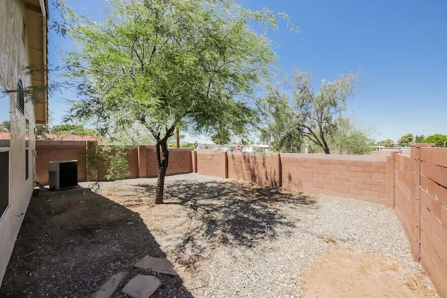 Building Photo - 1902 E Tierra Buena Ln