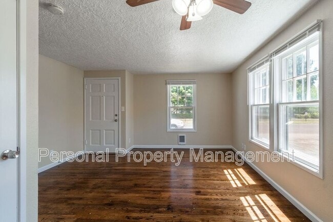 Building Photo - 3108 Thompson Ave