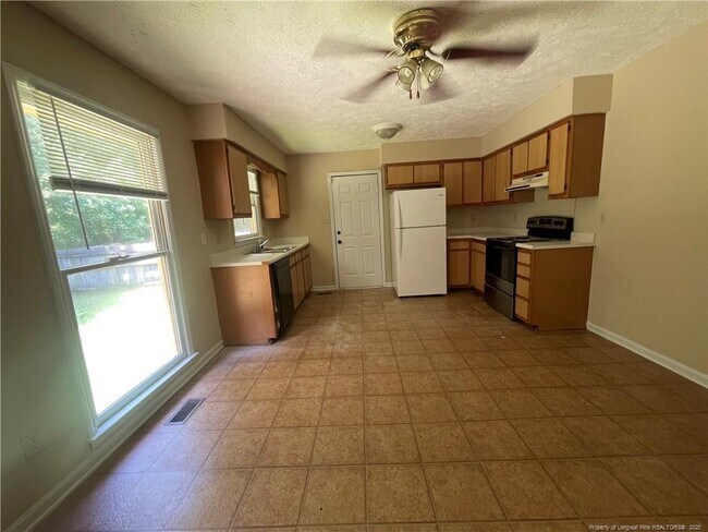 Building Photo - 5587 Arapahoe Ct