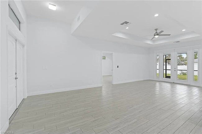 Building Photo - Spacious 4 Bedroom, 3 Bath Single-Family H...