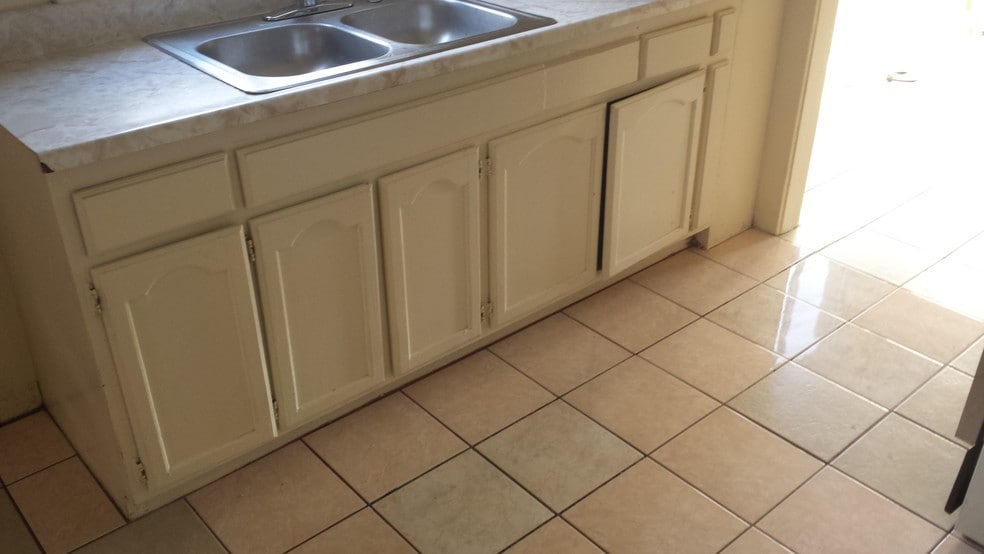 Kitchen - 1304 Junipero Ave