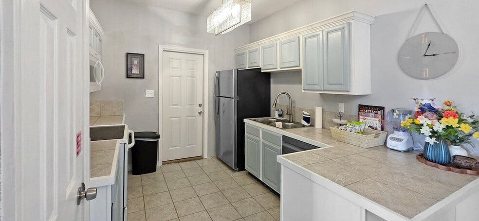 Building Photo - 1805 Irish Hill Dr