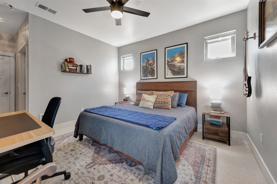 Building Photo - 365 Hiberta St