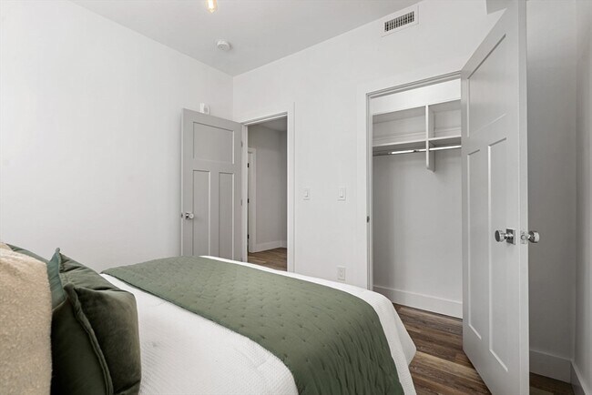 Building Photo - 181 Bennington St