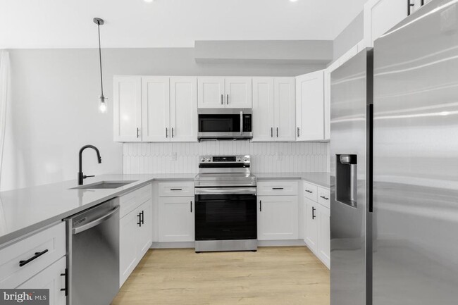 Building Photo - 919 N 15th St