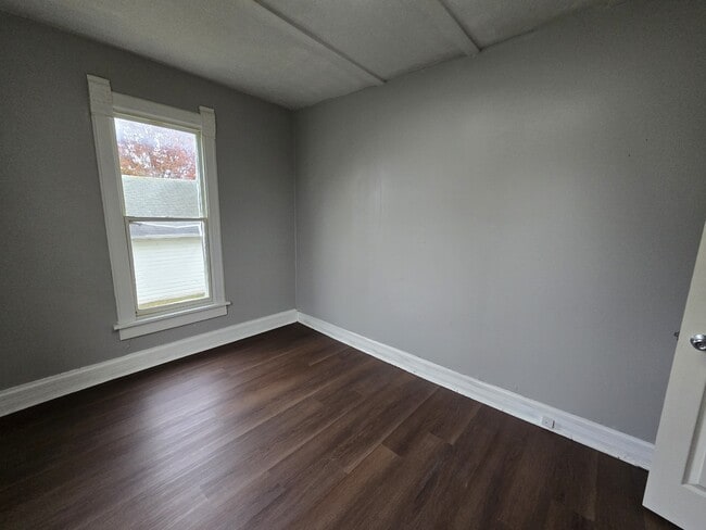 Building Photo - 949 13th St