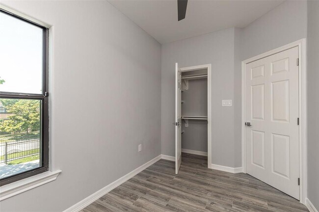 Building Photo - 6607 Avenue O