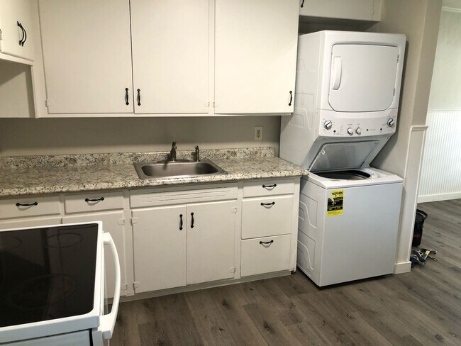 Building Photo - Del Norte Ave, Prineville, 1332-1336, OR