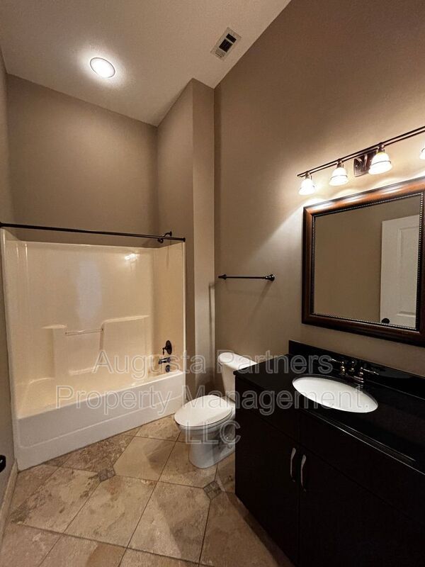 Building Photo - 936 Broad St