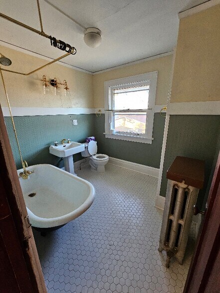 Building Photo - 1926 7th St