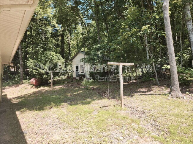 Building Photo - 488 Lake Hosea Dr
