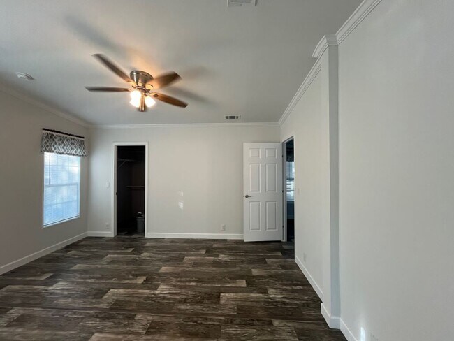 Building Photo - 10 Eland Dr