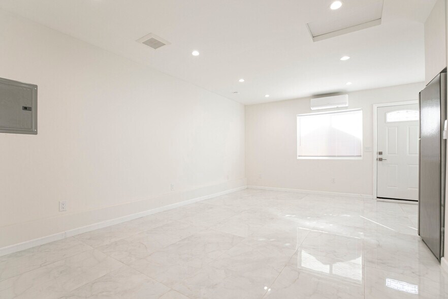 Building Photo - 7209 Dos Rios Dr