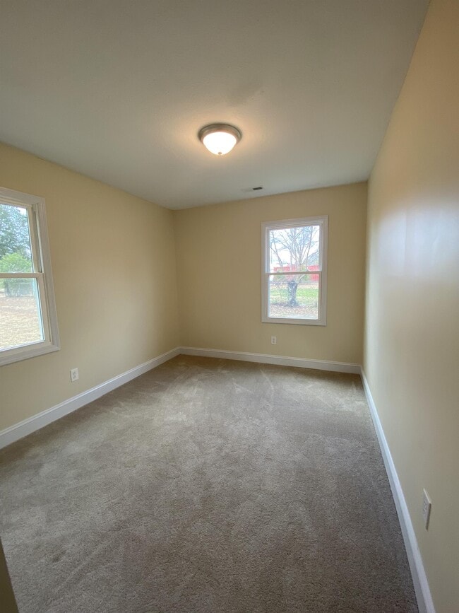 Building Photo - 4935 Walnut Dr