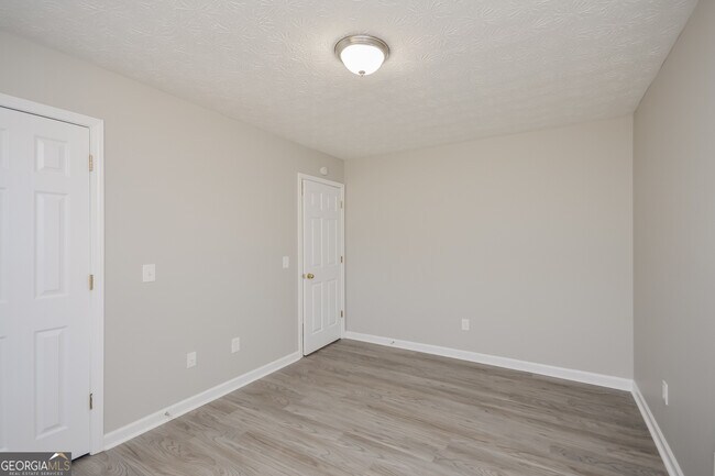 Building Photo - 55 Pebble Ridge Dr