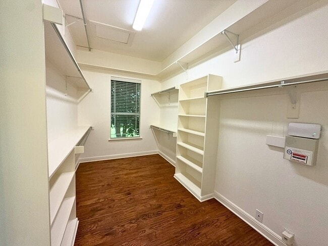 Building Photo - 1205 Golden Gate Dr
