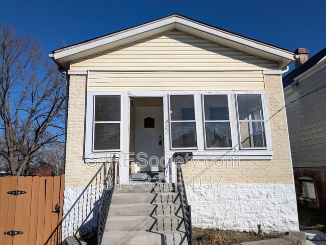 Building Photo - 227 Dover St