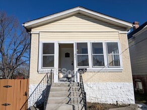 Building Photo - 227 Dover St