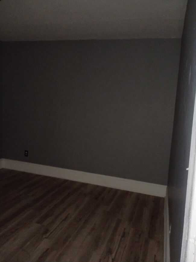 Building Photo - 1636 W 3rd St