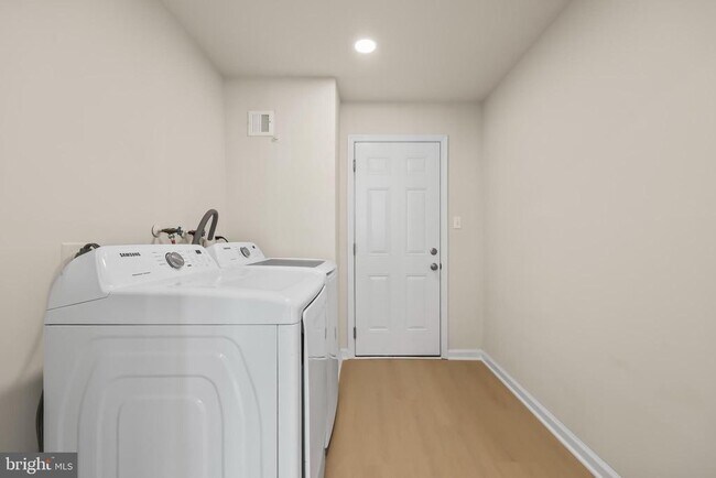 Building Photo - 2520 Linwood Ln