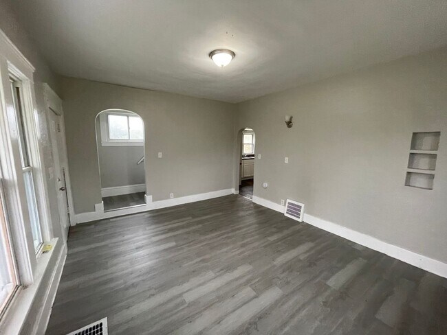 Building Photo - 1733-1737 Long Ave