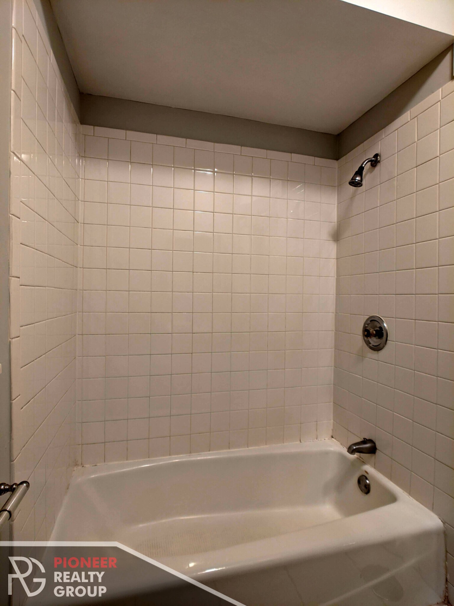 Building Photo - 835 W Wolfram St