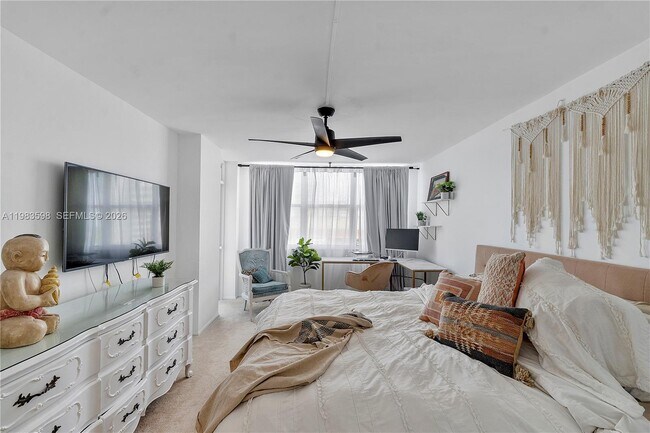 Building Photo - 6039 Collins Ave