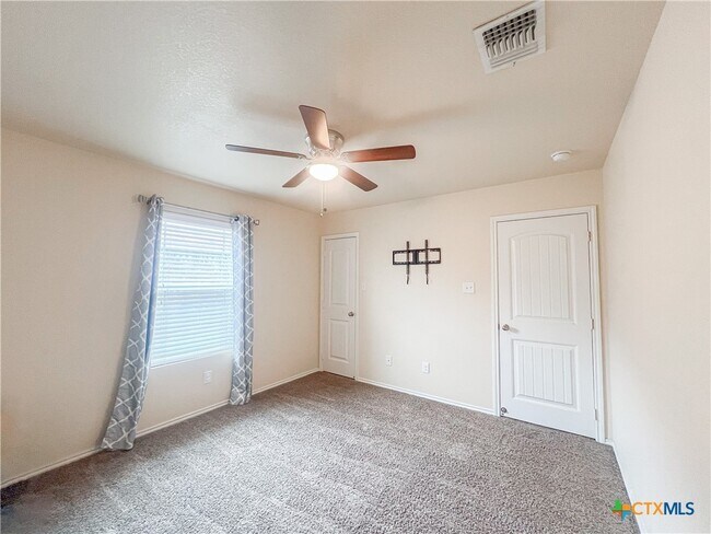 Building Photo - 724 Liberty Valley Dr