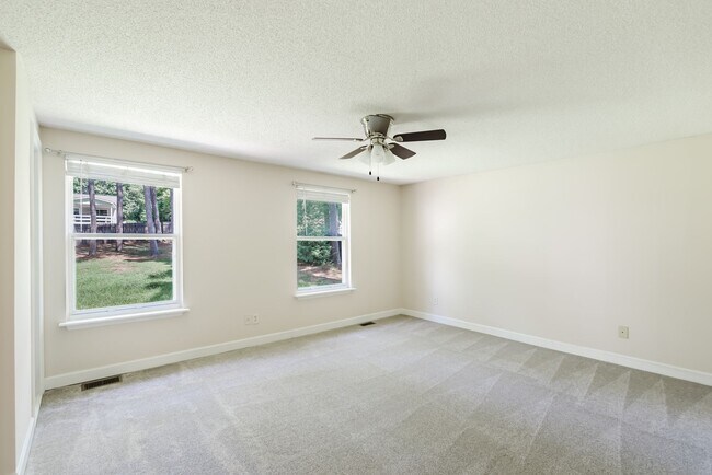Building Photo - Spacious 3 bedroom home in desirable SW Durham! Super dog friendly with large fenced yard!