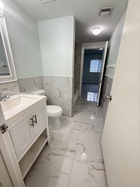 Building Photo - 3221 Sabal Palm Manor