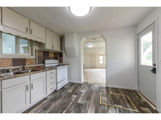 Building Photo - 2 Bedrooms, 1 Bathroom Single Family Home in Little Falls, MN- Large corner lot