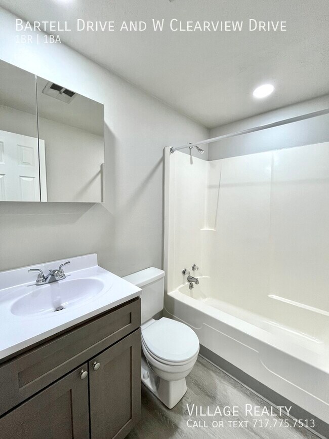 Building Photo - 51 W Clearview Dr