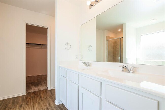 Building Photo - 110 Sophora Dr