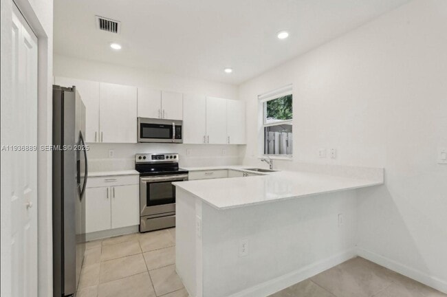 Building Photo - 2645 SE 17th St