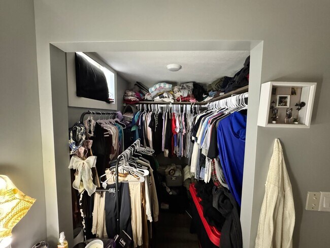 Building Photo - Newly updated 2 bedroom apartment