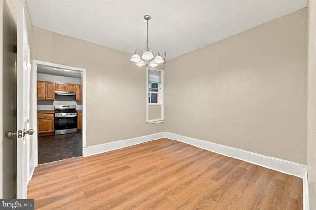 Building Photo - 586 Martin St