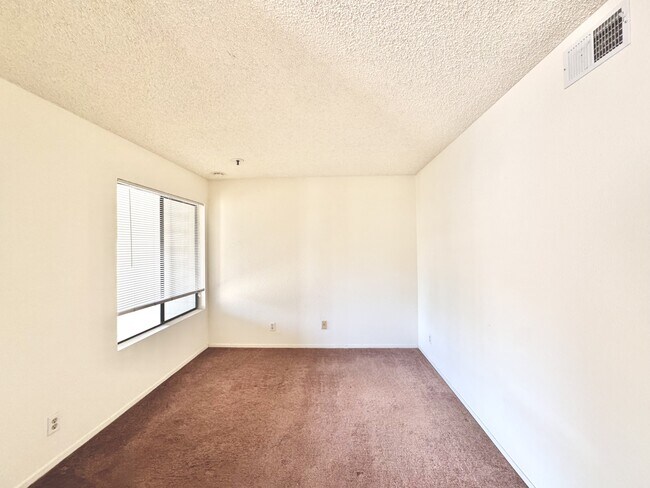 Building Photo - 3371 Baywood Terrace