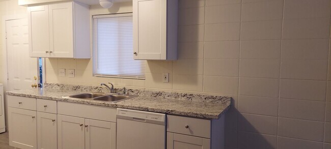 Building Photo - CP253