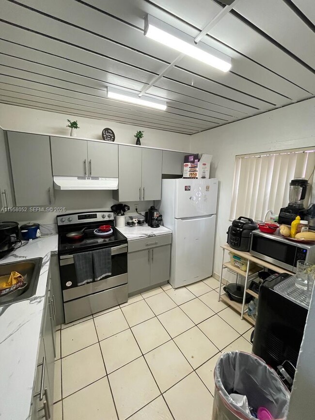 Building Photo - 19781 SW 114th Ave