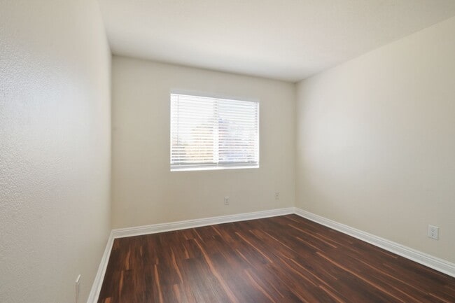 Building Photo - For Rent: Two-Story 3-Bedroom Home in South Corona