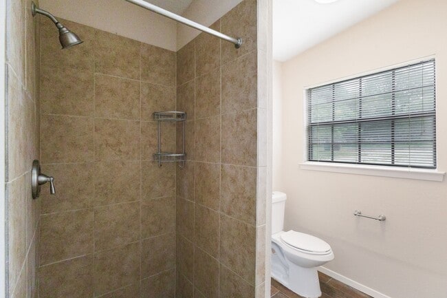 Building Photo - 9423 Aqua Dr