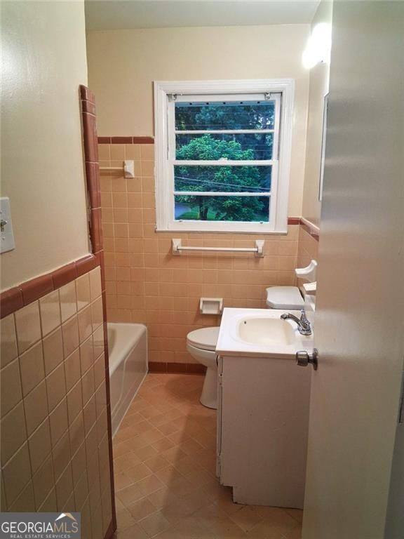 Building Photo - 1915 Wee Kirk Rd SE