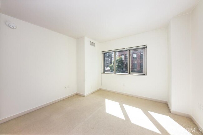 Building Photo - 333 1st St