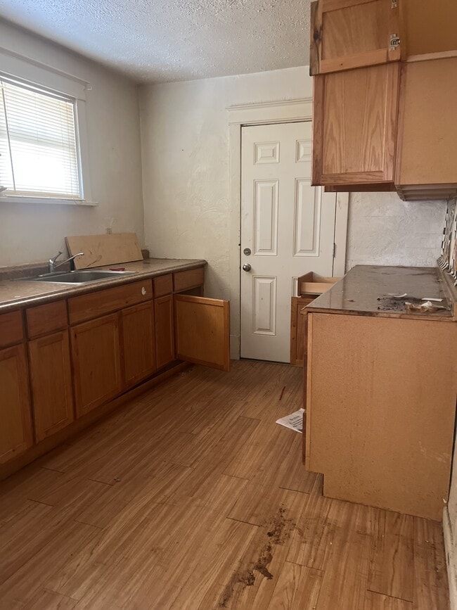 Building Photo - 8836 Ramona Lake Dr