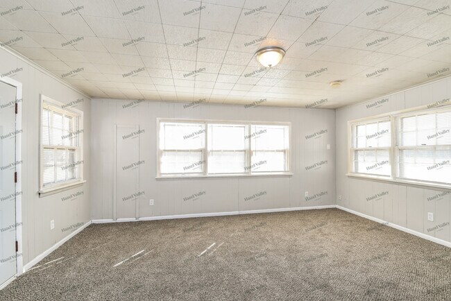 Building Photo - 9922 Duke Dr