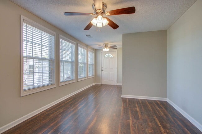 Building Photo - 156 Pecan Grove Ave