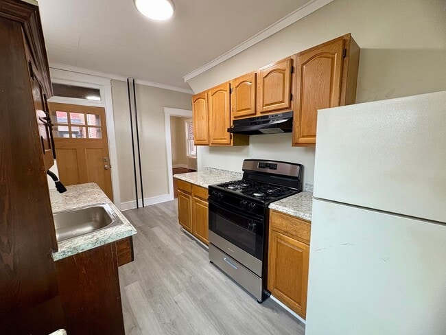 Building Photo - 2 Bedroom 1 Bathroom in Lancaster City!